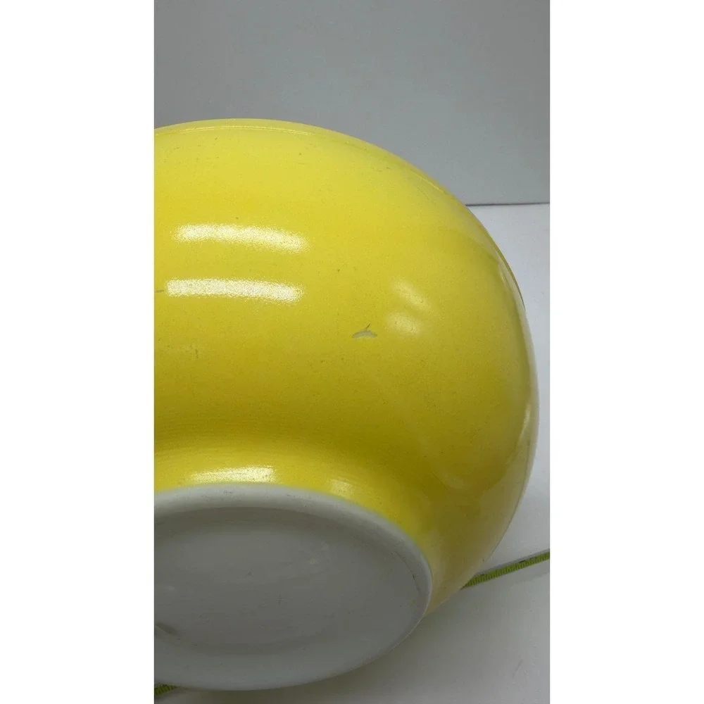 Pyrex vintage mixing